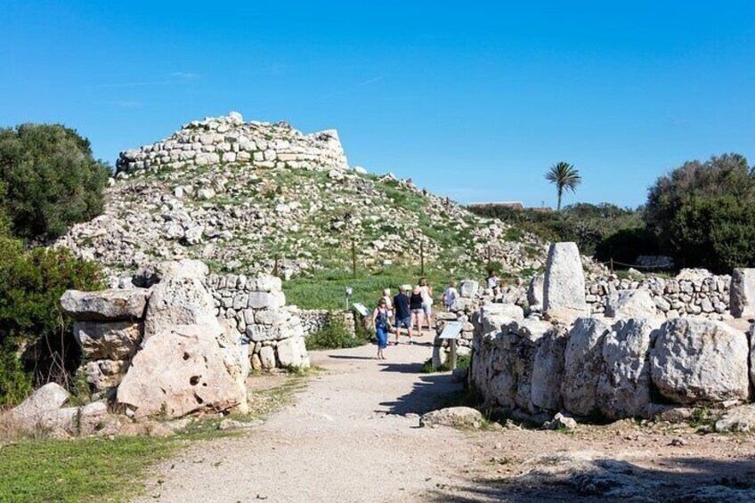 Mahon Harbour, Binibeca and Xoroi Cave Tour in Minorca