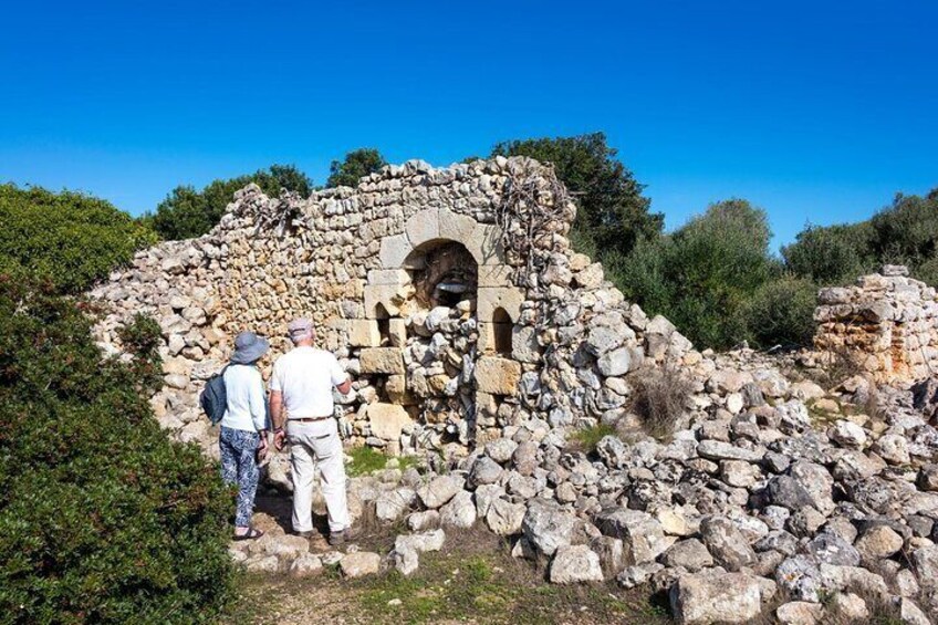 Mahon Harbour, Binibeca and Xoroi Cave Tour in Minorca