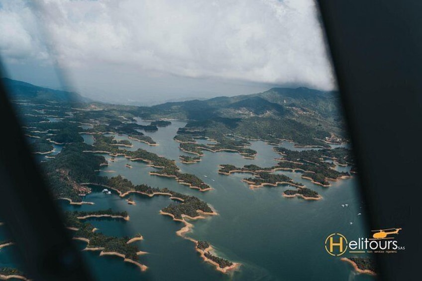 Discover the magic of flying. 3