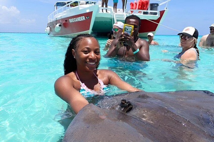 3-Stop Stingray City, Reef Snorkel & Starfish Point Tour 2