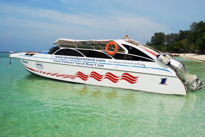 Travel from Koh Lipe to Pakbara Pier by Satun Pakbara Speed Boat