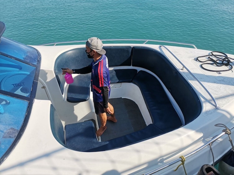 Travel from Phuket to Koh Ngai by Satun Pakbara Speed Boat 4