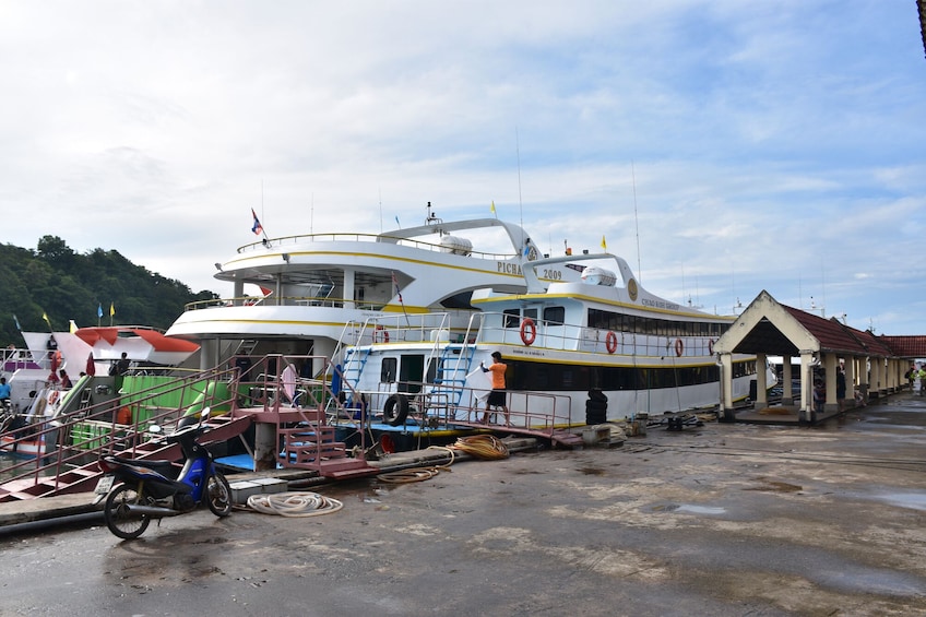 Travel from Phuket to Koh Ngai by Satun Pakbara Speed Boat 3