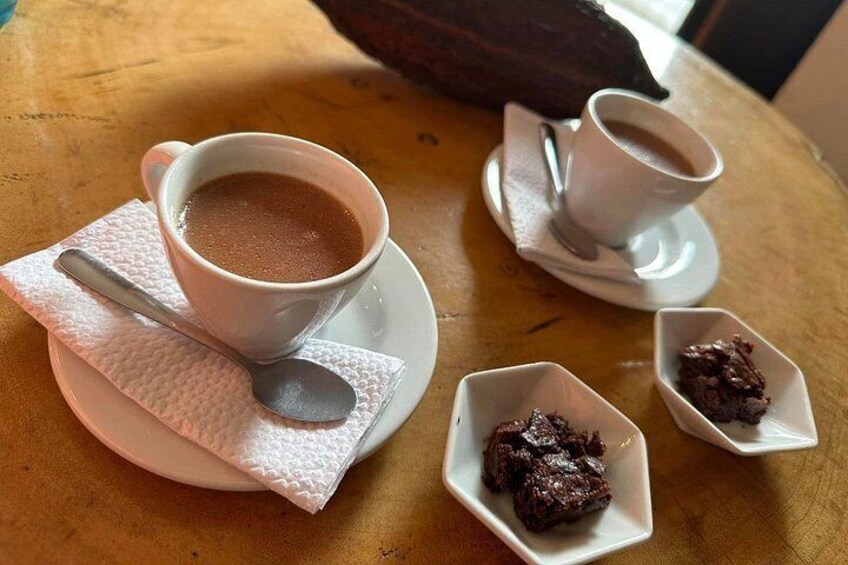 El toque dulce perfecto para cerrar el tour.

Disfruta una degustación de chocolate ecuatoriano, reconocido como uno de los mejores del mundo. 3