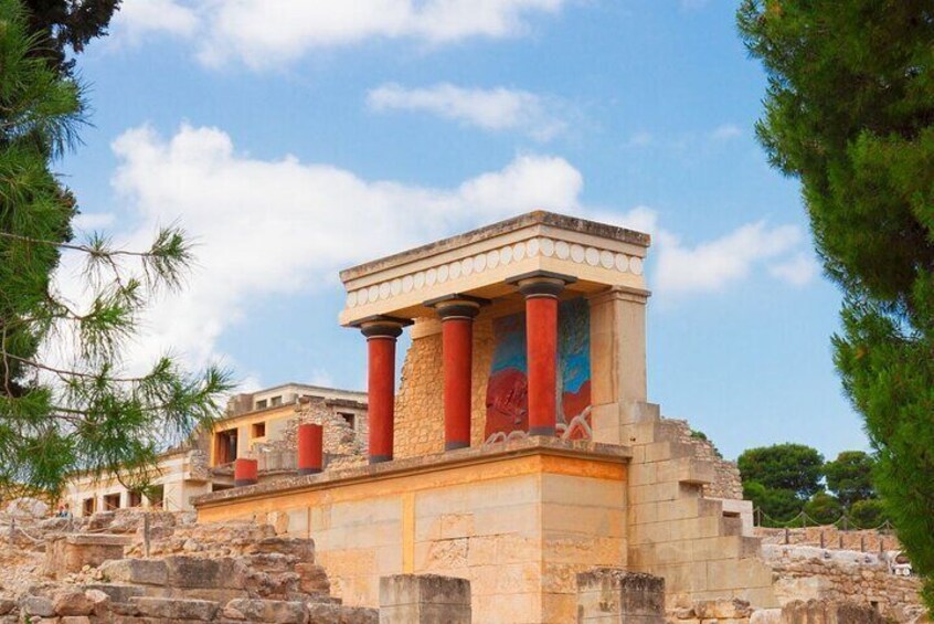 Knossos Visit, Cooking Demo Class & Cretan Lunch (Free Transfer)