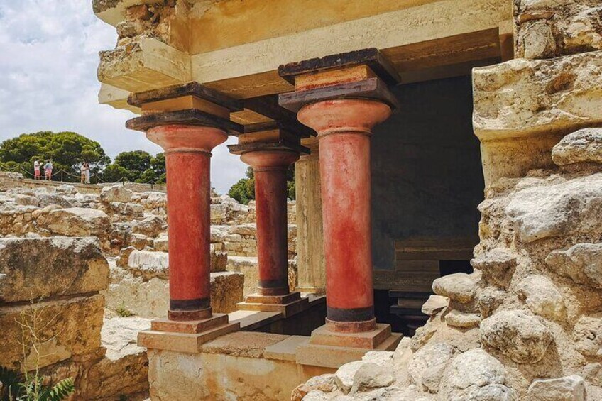 Knossos Visit, Cooking Demo Class & Cretan Lunch (Free Transfer)