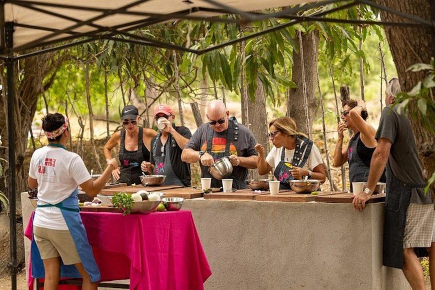 Chef Ari leading a outdoor cooking class. 1