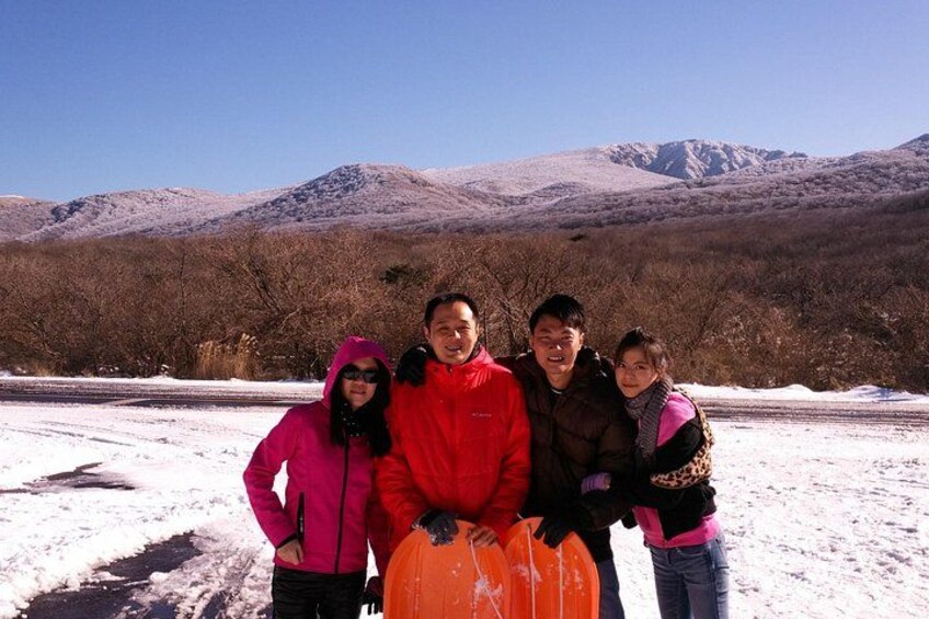 As one of Korea’s 3 spirit mountains, Hallasan Mountain is located on the southernmost part of the Korean Peninsula,and lays claim to the title of South Korea’s tallest mountain with the height of 1,9 5