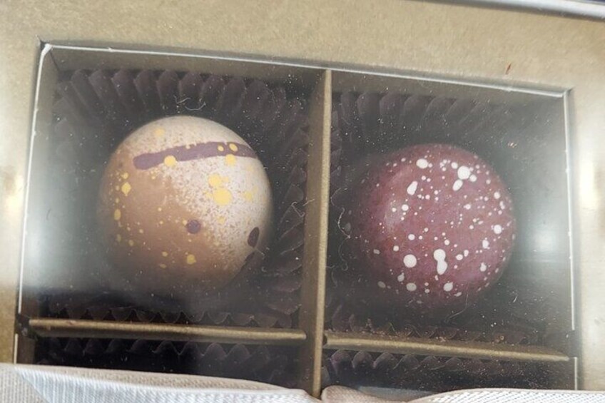 Two spherical objects in a box. 5
