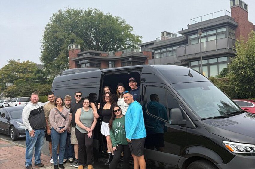 Private Seattle City Tours — Buses, Vans & SUVs 1