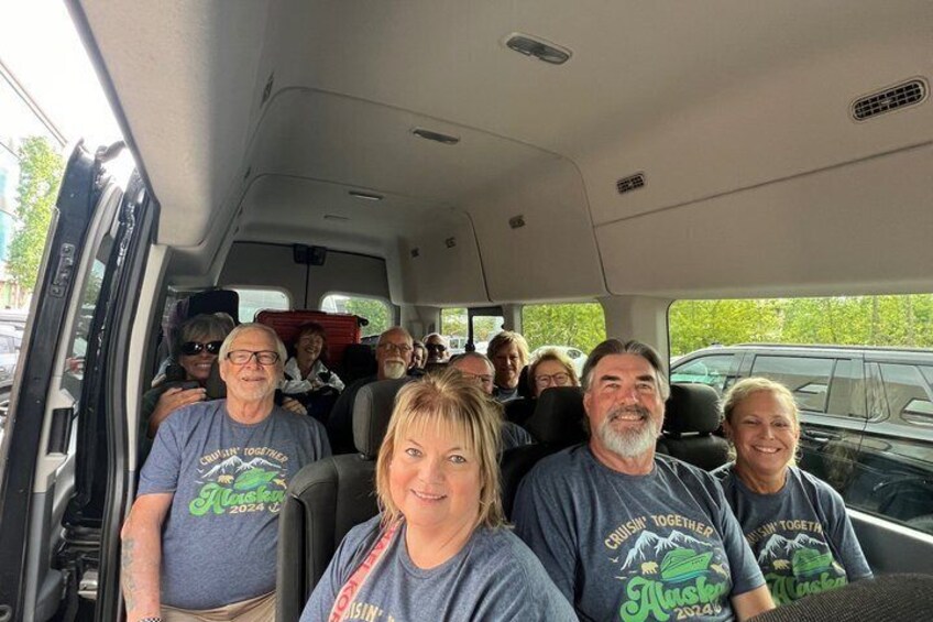 Private Seattle City Tours — Buses, Vans & SUVs 3