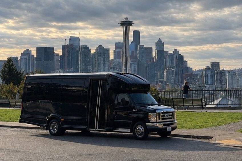Private Seattle City Tours — Buses, Vans & SUVs 1