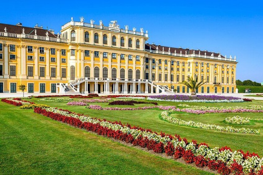 Vienna: Skip-the-Line Schönbrunn Palace & Gardens Tour 1