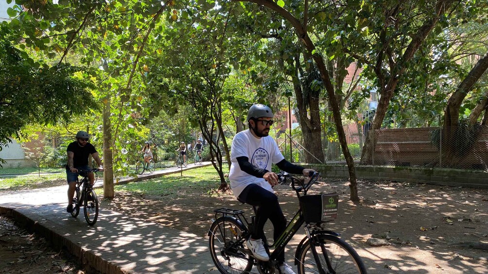 Picture 10 for Activity E-Bike City Tour Medellin with Local beer and Snacks 2
