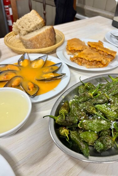 Picture 18 for Activity Santiago: Guided Foodie Tour with Drinks, Tapas & Live Music 3