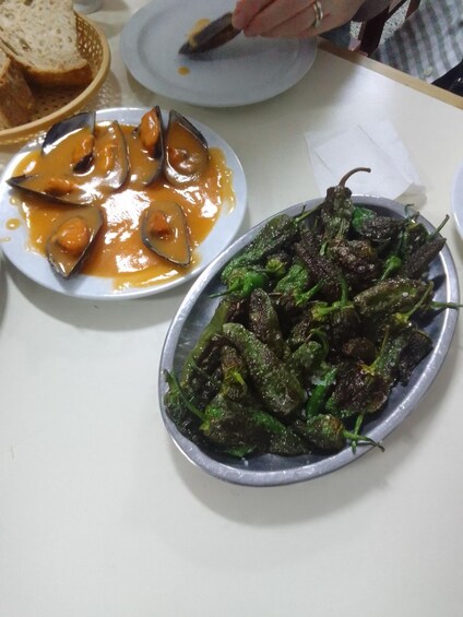Picture 17 for Activity Santiago: Guided Foodie Tour with Drinks, Tapas & Live Music 5