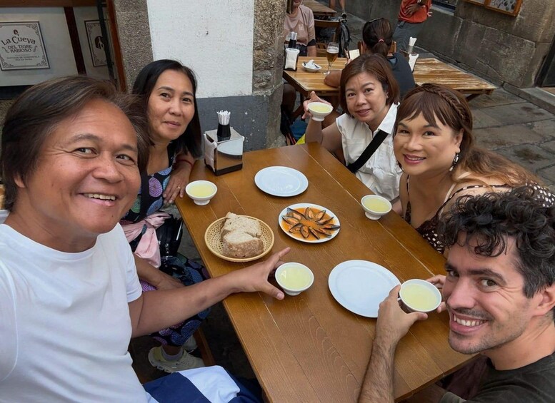 Picture 14 for Activity Santiago: Guided Foodie Tour with Drinks, Tapas & Live Music 2