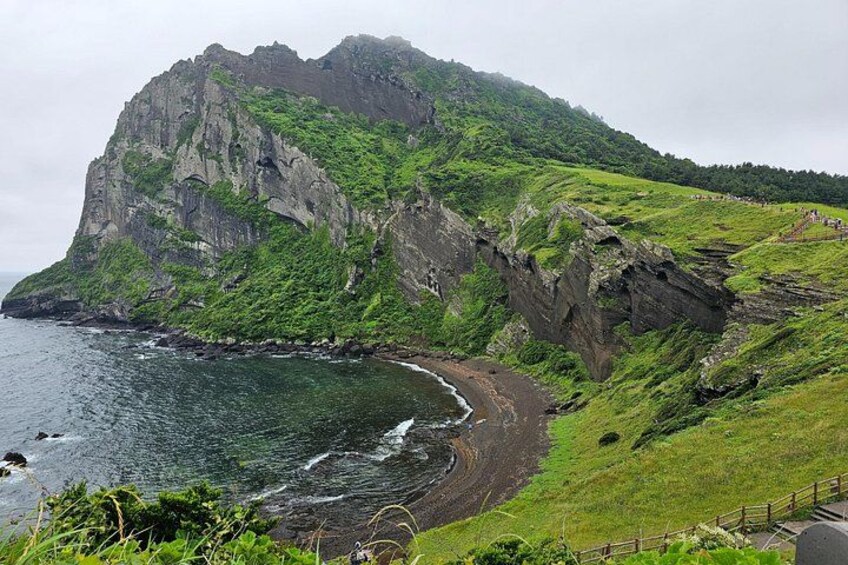 Seongsan Ilchulbong Tuff Cone, a landmark attraction of Jeju, was formed about 5,000 years ago from an eruption of magma on the ocean floor. 1