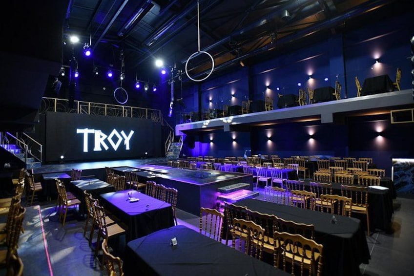 Troy Dinner-Show 1