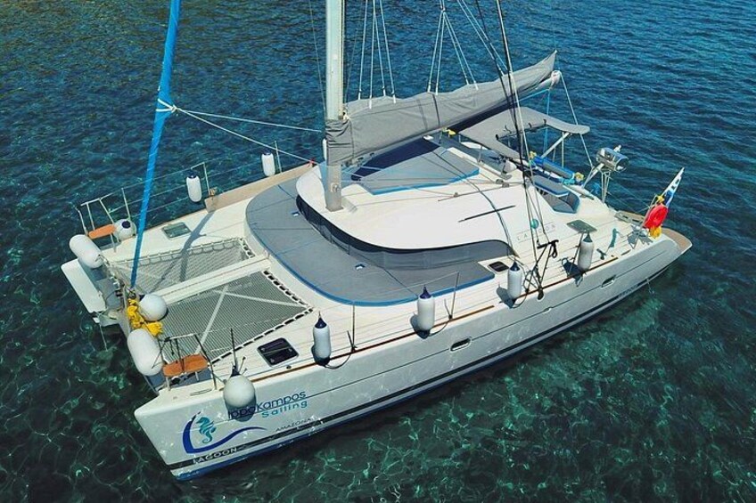 Santorini Standard Small-Group Catamaran Volcano, BBQ and Drinks 2