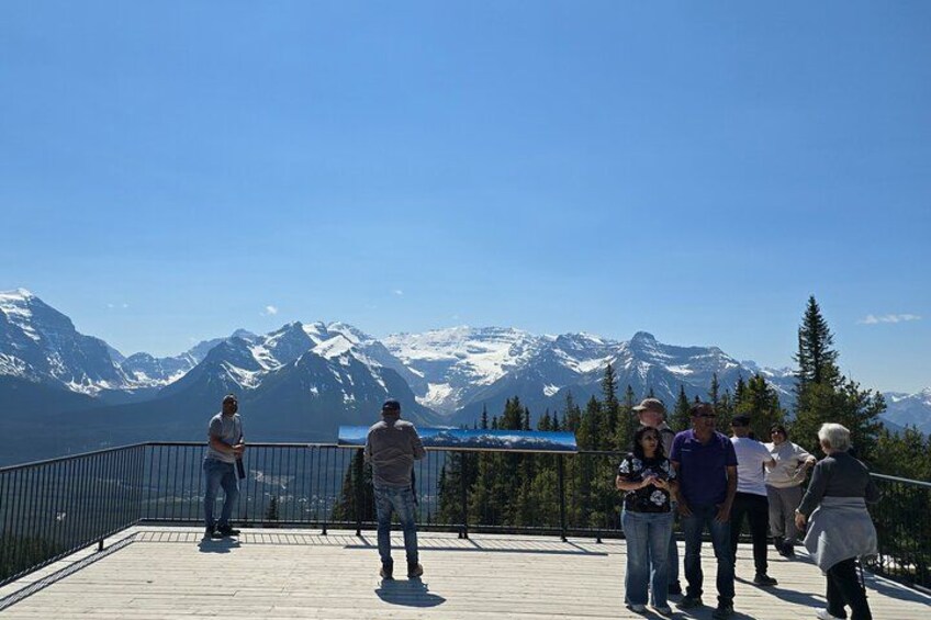 Explore Moraine Lake and Lake Louise — A Half Day Tour 3