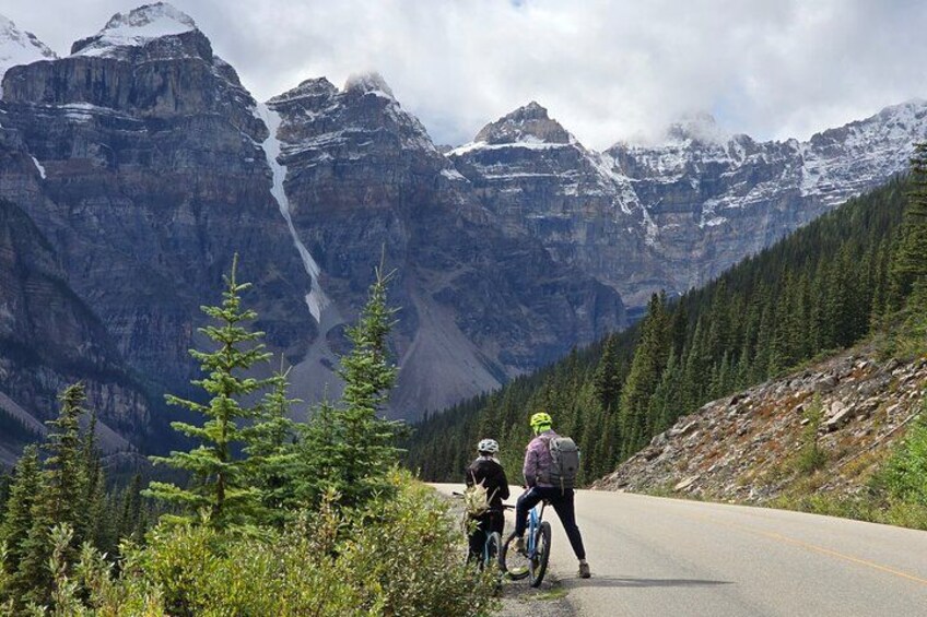Explore Moraine Lake and Lake Louise — A Half Day Tour 4