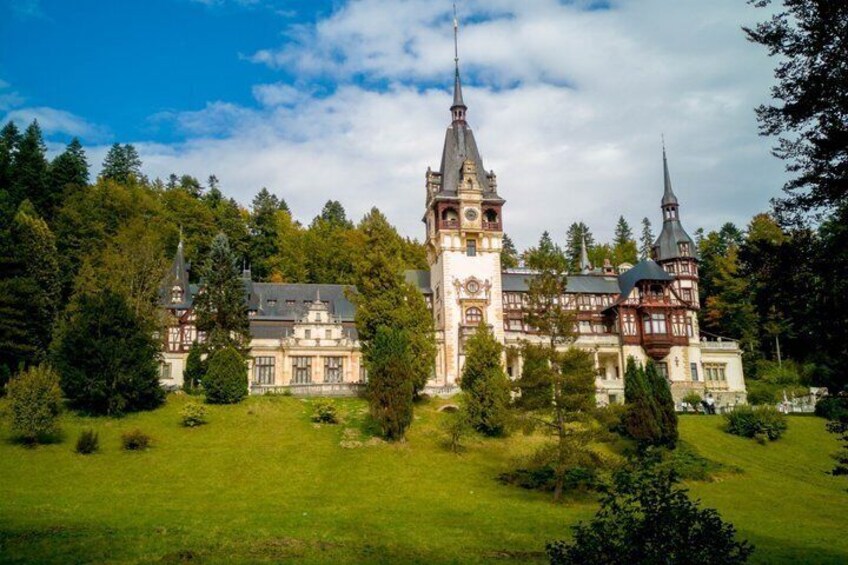 Peleș, Bran & 'Wednesday' Cantacuzino Castle - Tour from Brașov 3