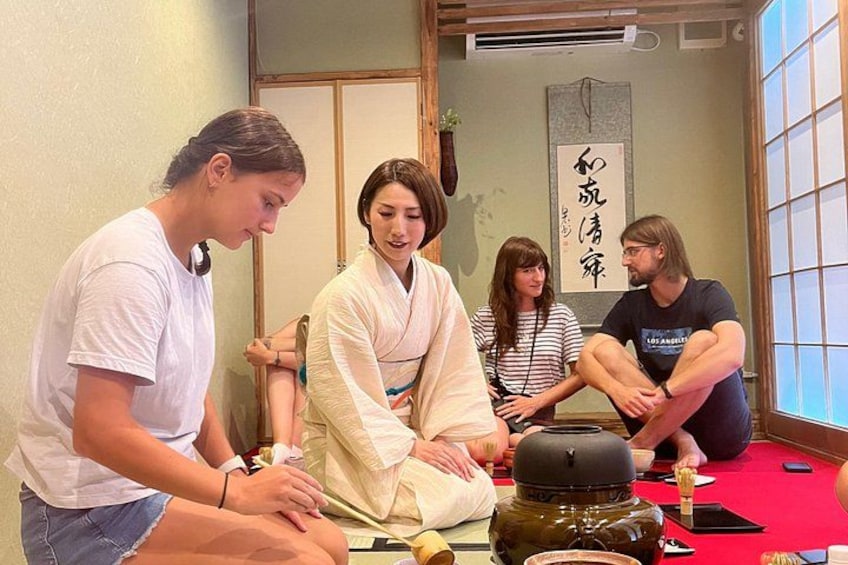 Tea Ceremony Experience in Osaka Doutonbori 1