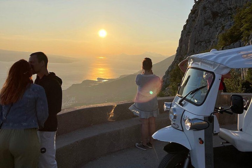 Makarska: Skywalk Tour with a Tuk Tuk - Skip the line ticket 2