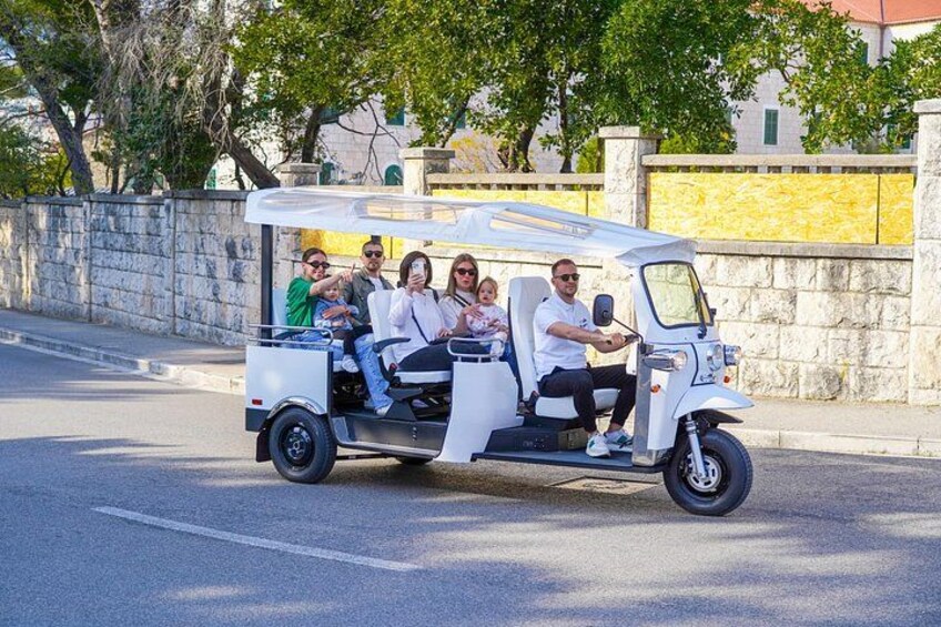 Makarska: Skywalk Tour with a Tuk Tuk - Skip the line ticket 2