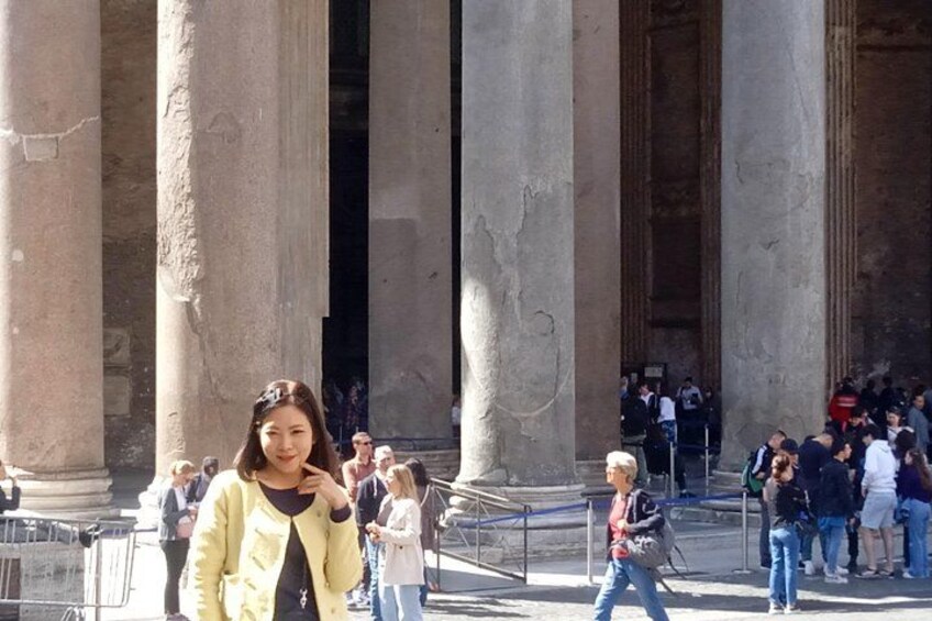 Happy Customer at the Pantheon 3