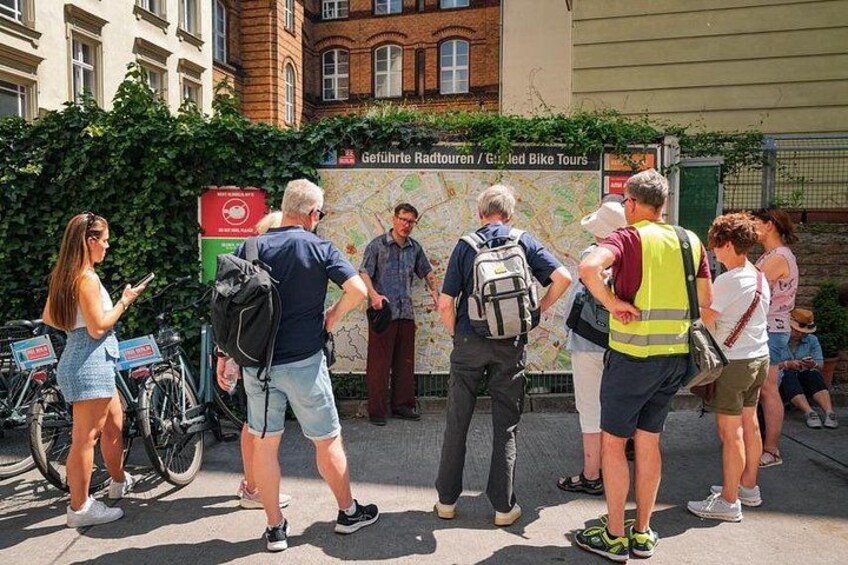 Berlin: Guided Bike Tour to Explore the Highlights 2