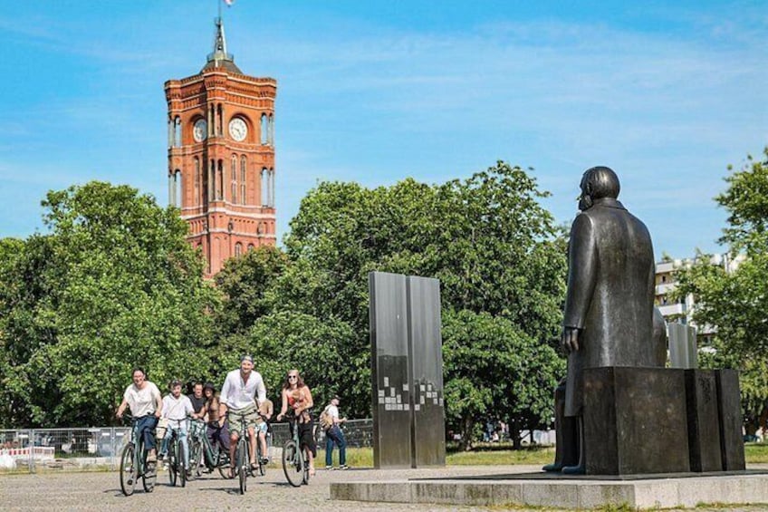 Berlin: Guided Bike Tour to Explore the Highlights 2