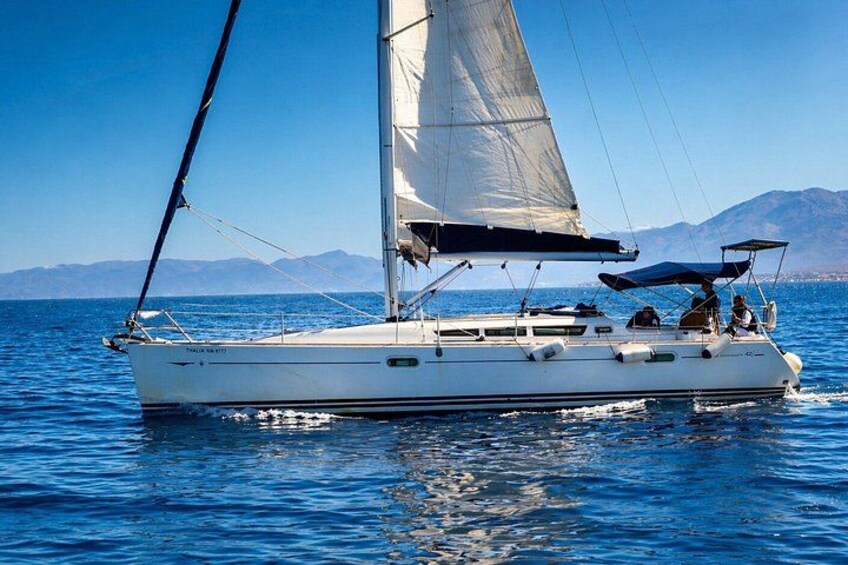 Dia Island Sailing Cruise with Meal and Water Activities 3