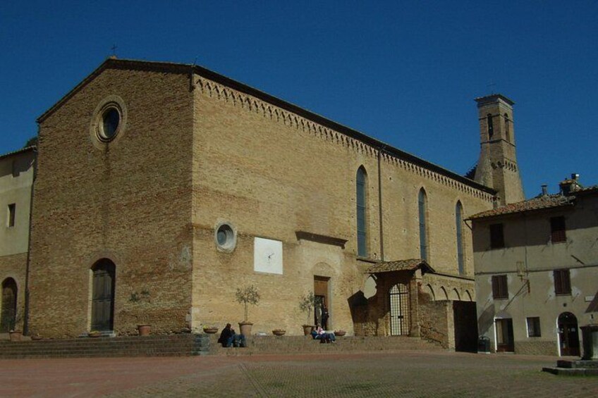 Visit of San Gimignano with local expert guide 2