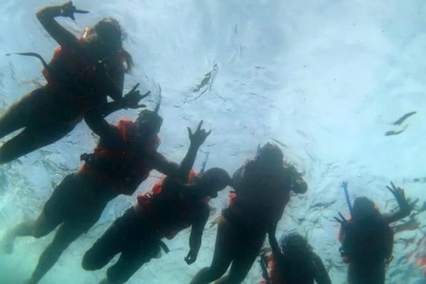 Boat and Snorkel Tour to 5 Islands of Los Arcos 2