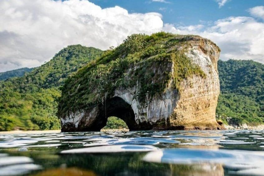 Boat and Snorkel Tour to 5 Islands of Los Arcos 2