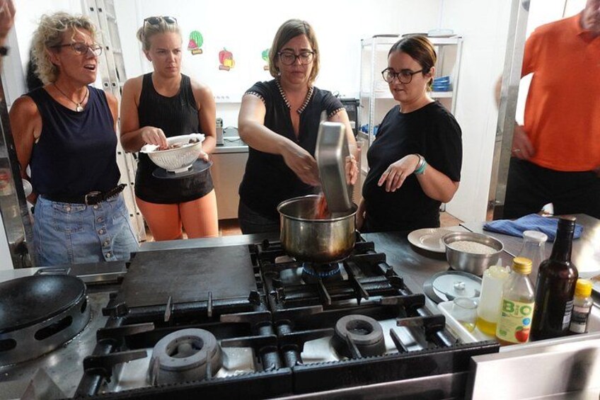 Alicante: Paella & Sangria Cooking Class with Tapas & Market Tour 2