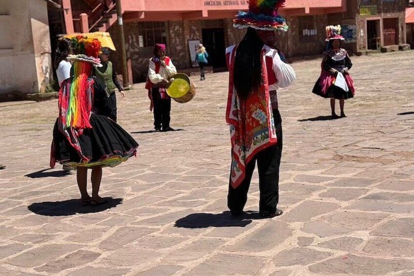 Full Day Lake Titicaca Tour to Uros and Taquile Islands 2