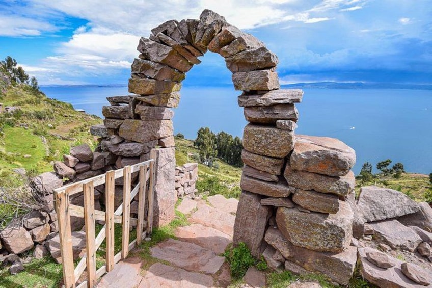 Full Day Lake Titicaca Tour to Uros and Taquile Islands 4