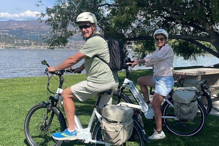 Kelowna: Okanagan Lake Views Guided E-Bike Tour with Picnic 3
