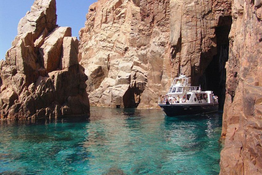 Friendly discovery of Scandola Calanques de Piana and meal stop at Girolata 4