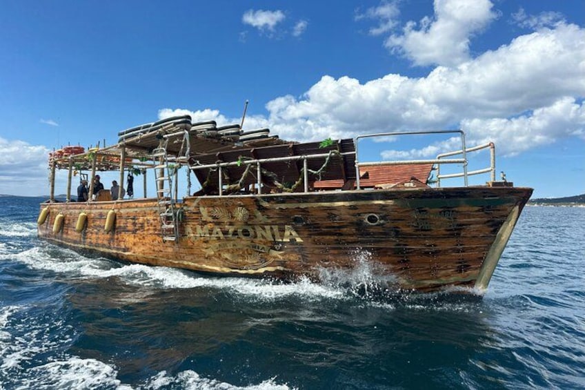 amazonia boat sailing 5