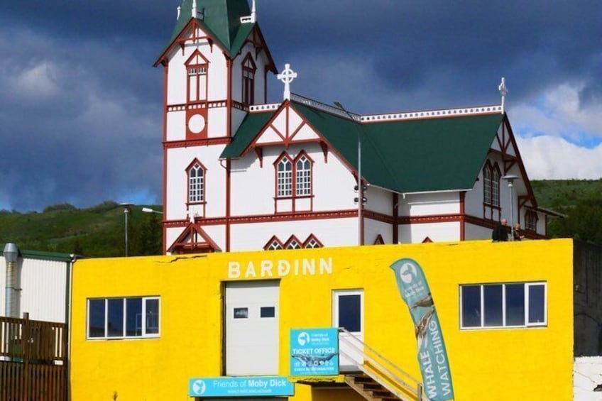 Húsavík: Family-Run Whale Watching Tour 2