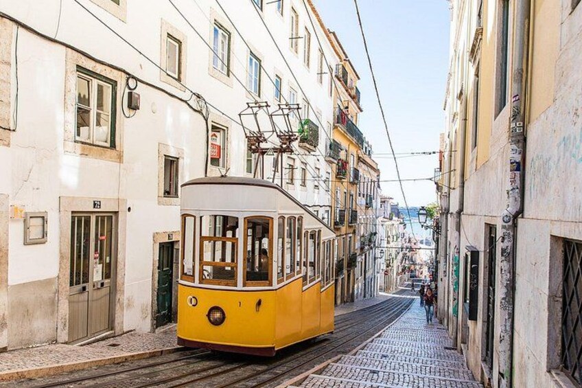 Lisbon Private Tuk Tuk Tour: City Highlights 4