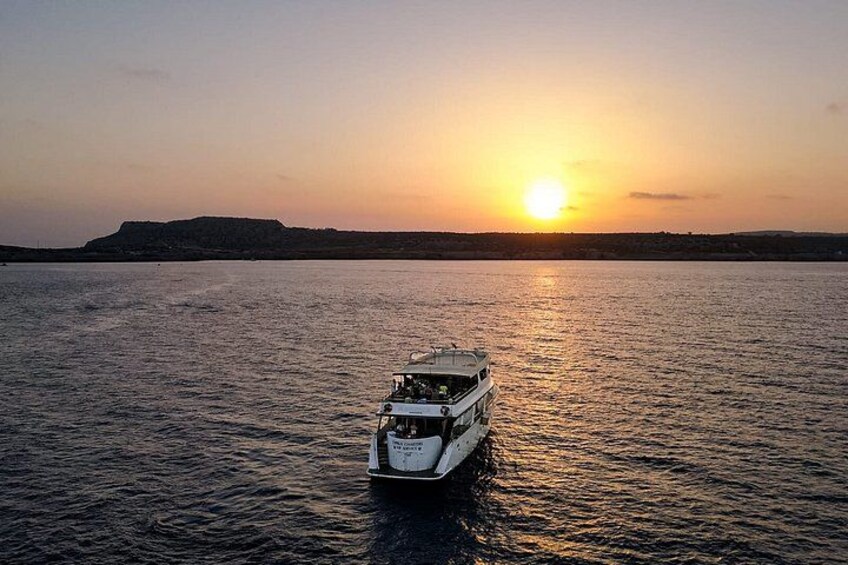 The Original 80/90's & DJ Sunset Cruise - ADULTS 16+ 5
