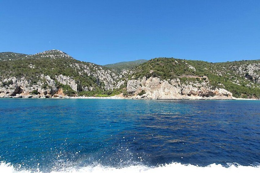 One day tour in rubber dinghy in the Gulf of Orosei with Skipper 2