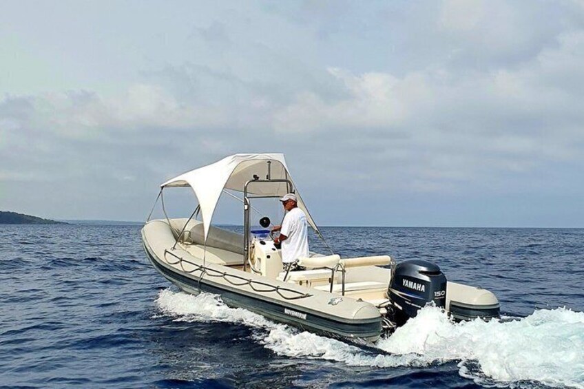 One day tour in rubber dinghy in the Gulf of Orosei with Skipper 4