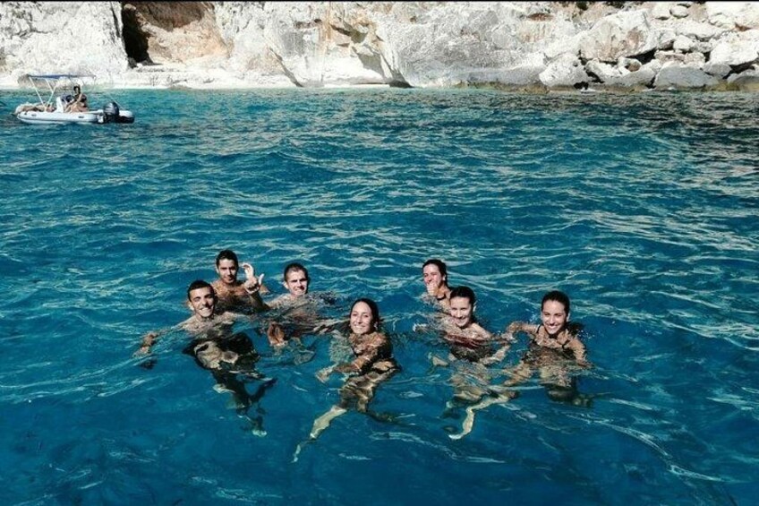 One day tour in rubber dinghy in the Gulf of Orosei with Skipper 4