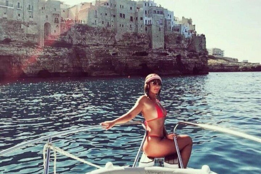 Tour by boat to discover the Polignano Caves 2